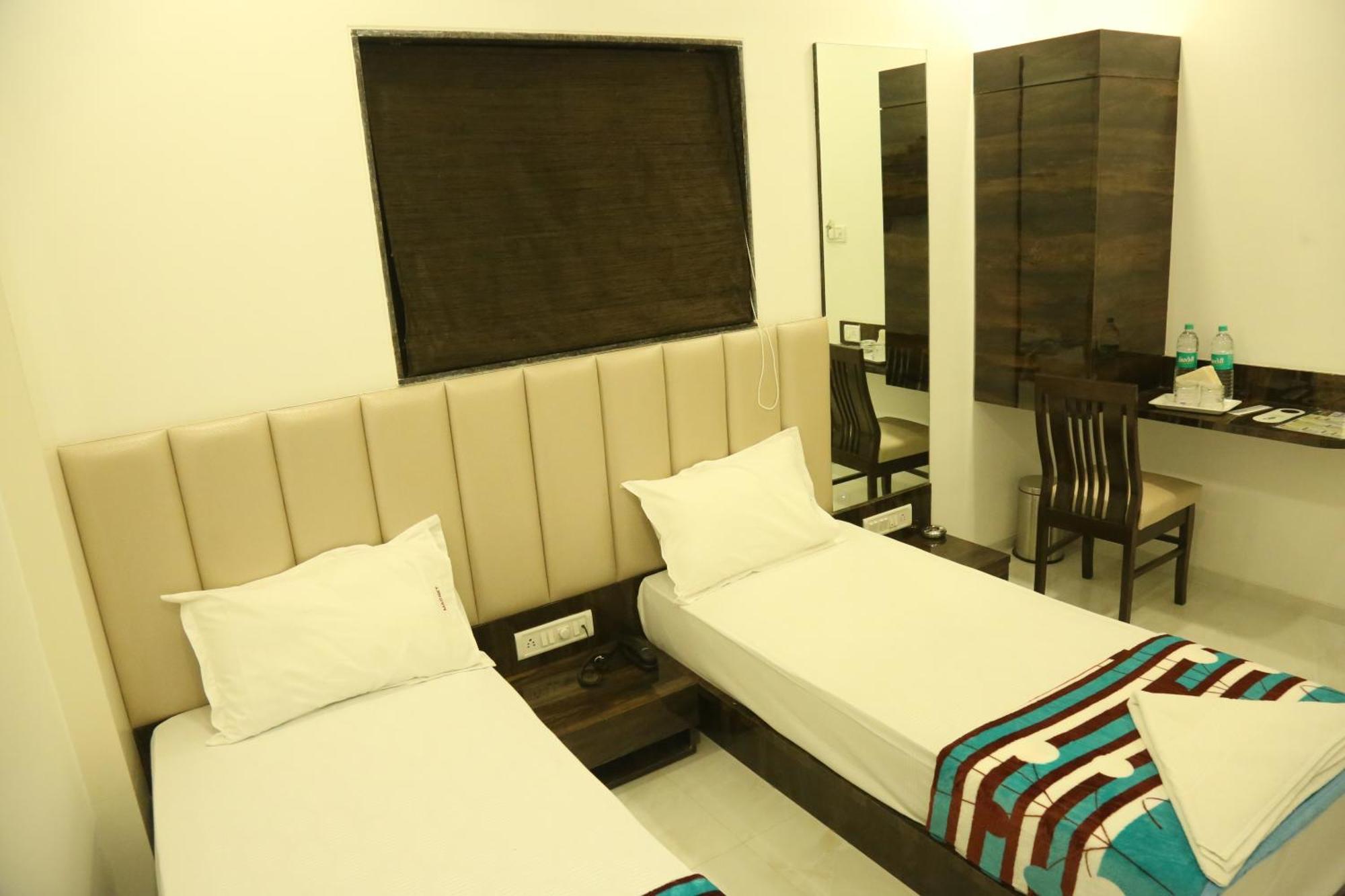 Hotel Magnum Airport T-2 Mumbai Exterior foto