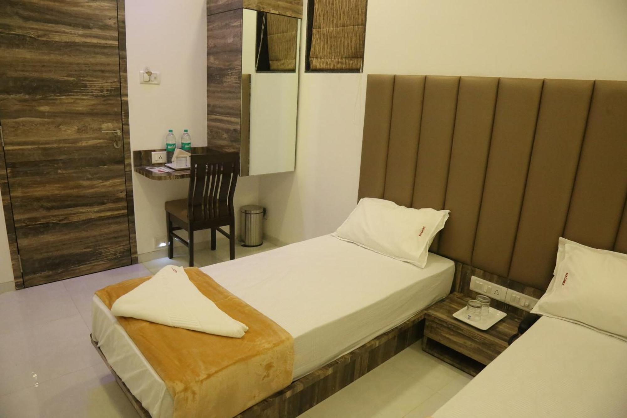 Hotel Magnum Airport T-2 Mumbai Exterior foto