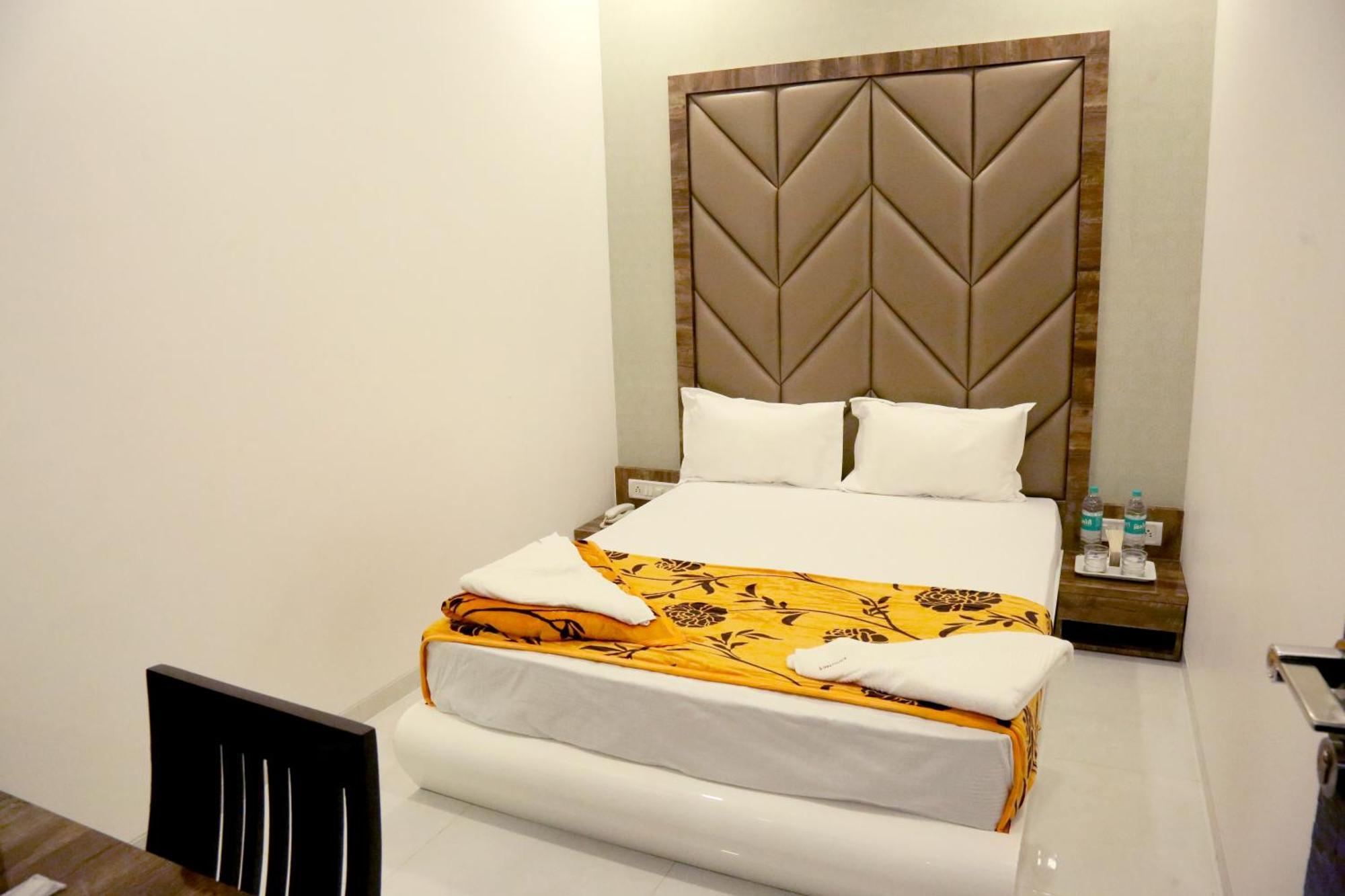 Hotel Magnum Airport T-2 Mumbai Exterior foto