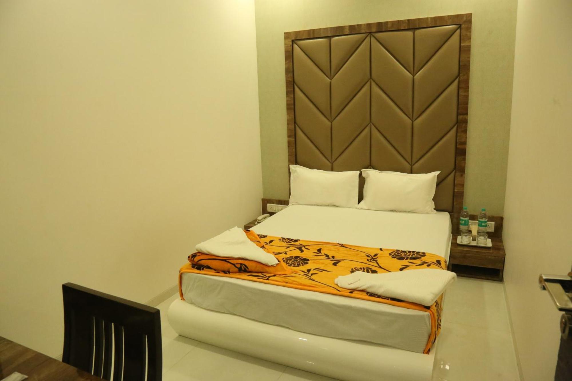 Hotel Magnum Airport T-2 Mumbai Exterior foto