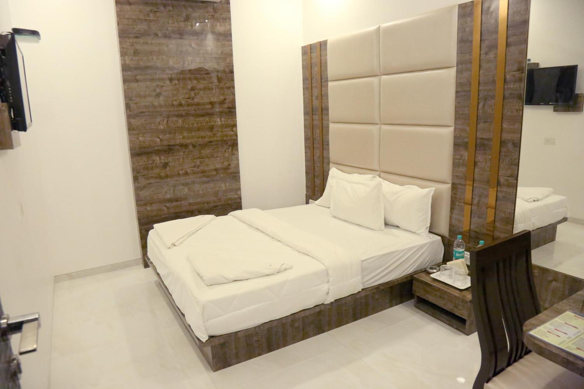 Hotel Magnum Airport T-2 Mumbai Exterior foto